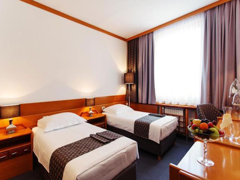 Elegans Hotel Brdo Kranj Exterior foto